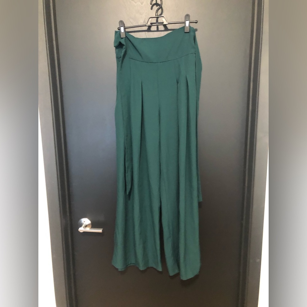Forrest green pants.